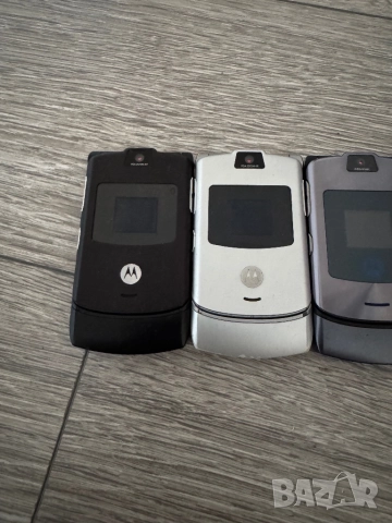 Motorola v3 черни и сиви, снимка 2 - Motorola - 52771544