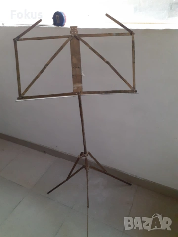 Стара метална поставка за ноти или книги