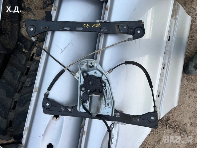 Стъклоповдигач преден десен Мерцедес Ц-класа w203