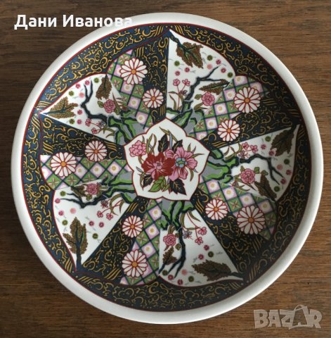 Керамична чиния с флорални мотиви