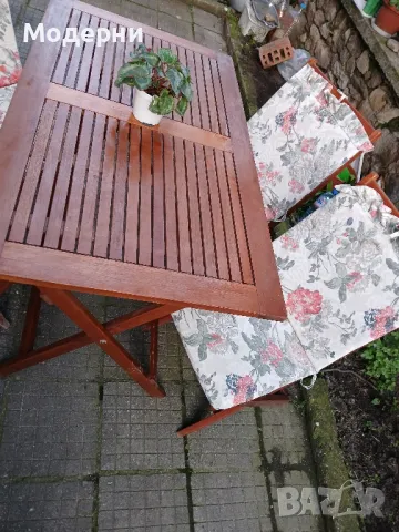 Дървена маса и 4 стола 