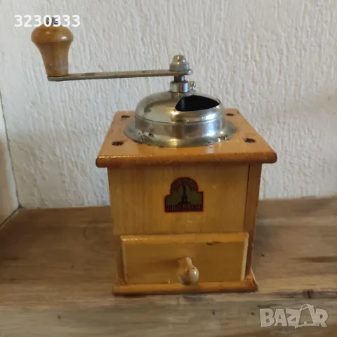 Дървена кафемелачка, стара