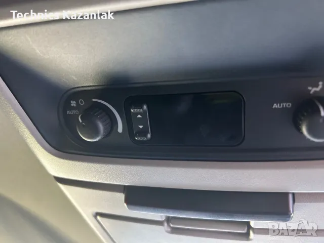 Chrysler Voyager Limited XS 3.3 Бензин, снимка 12 - Автомобили и джипове - 50114034