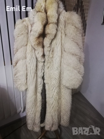 Дамски кожух от сребърни лисици 