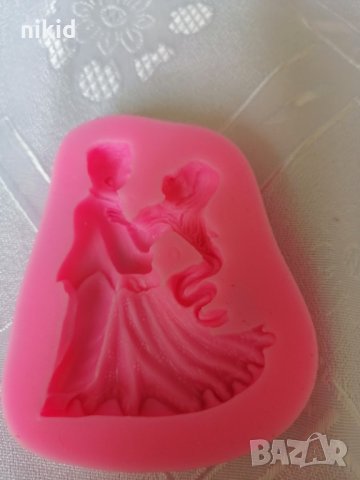 силиконова форма прегърнати младоженци сватба танци двойка молд украса декорация фондан торта мъфин, снимка 2 - Форми - 15089500