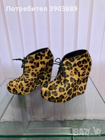 Prodavam, снимка 2 - Дамски боти - 43526918