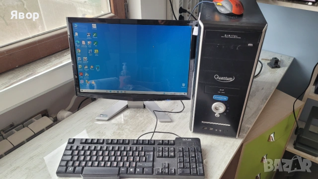 Компютър настолен с екран 