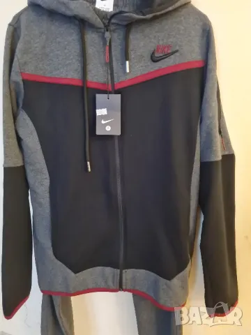 Екип Nike, размер М, снимка 6 - Спортни дрехи, екипи - 48466600