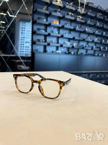 очила  с черен обикновен калъф и ув защита prada, снимка 3 - Слънчеви и диоптрични очила - 50776581