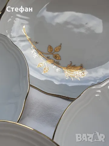 Комплект порцеланови чинии, снимка 4 - Антикварни и старинни предмети - 50236847