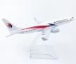 Boeing 737 самолет модел макет Malaysia Airlines пътникопоток полет летене багаж, снимка 1