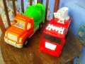 Две пластмасови камиончета пожарна и бетоновоз, снимка 1