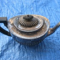 Британски посребрен чайник, снимка 1 - Антикварни и старинни предмети - 28641681