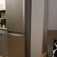 Продавам хладилник с фризер Indesit, снимка 1 - Хладилници - 44041534