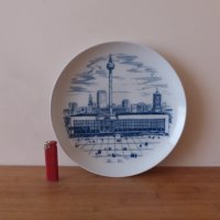 Немска порцеланова чиния за стена кобалт с кутия Валендорф 1970 г, снимка 1 - Антикварни и старинни предмети - 43734604