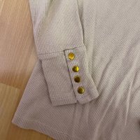 Бежова блуза със златни копчета , снимка 2 - Блузи с дълъг ръкав и пуловери - 40075585