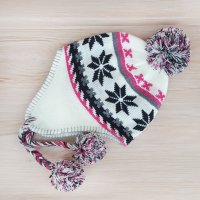 3275 Дамска зимна плетена шапка Снежинки, снимка 2 - Шапки - 38917952