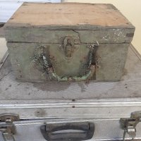 Малко дървено куфарче-10лв, снимка 1 - Други ценни предмети - 33206704