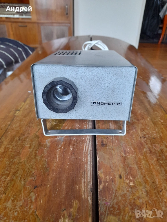Стар прожекционен апарат Пионер 2, снимка 1