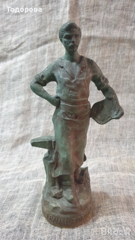 Старинна метална пластика на ковач от началото на миналия век, снимка 1