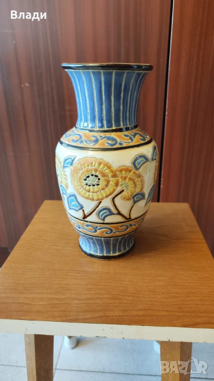 Малка керамична ваза с нарисувани цветя, снимка 1