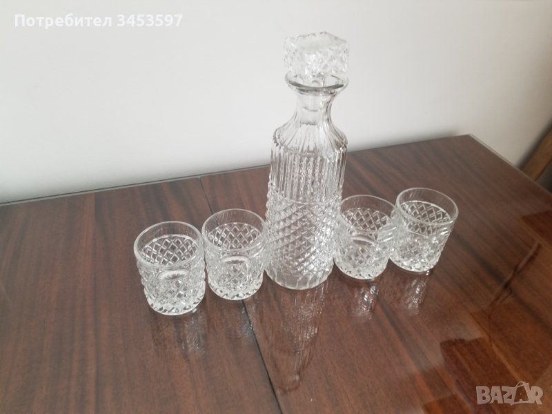 Стъклен  релефен сервиз гарафа за уиски (алкохол) с тапа и 4 чаши , Нов, снимка 1