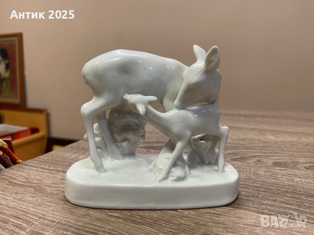 Порцеланова фигура „Сърна с малко сърненце“