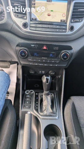 Хюндай Туксон 2.0crdi 4x4 automatic , снимка 15 - Автомобили и джипове - 53256855