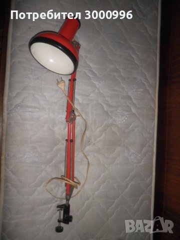 Продавам  настолна  лампа  .