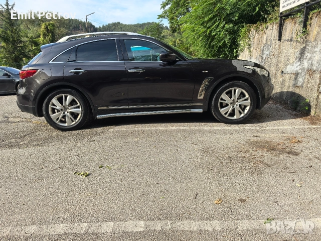 Infiniti FX30 D, снимка 6 - Автомобили и джипове - 53422829