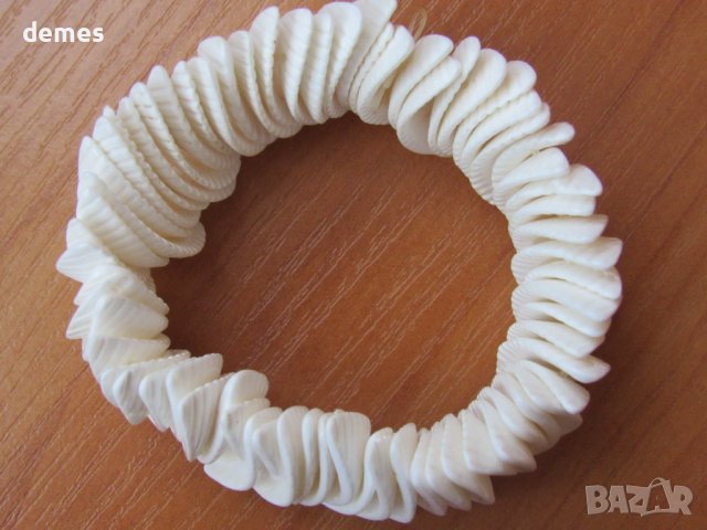 Гривна от морски миди, ластична, снимка 2 - Гривни - 37618398