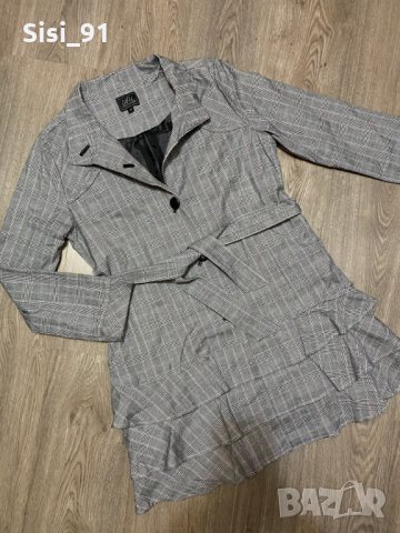 Нов тренчкот / шлифер с къдрички, снимка 1