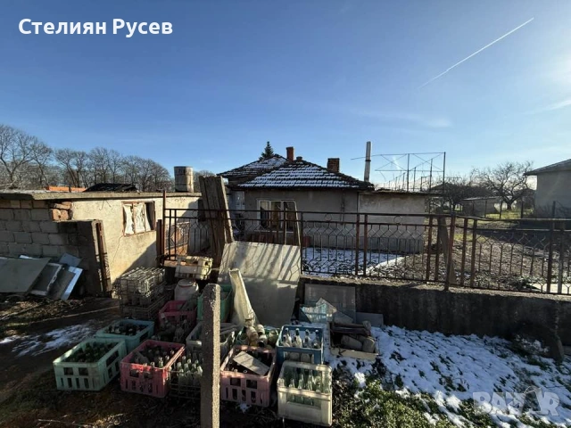 2 имота -232кв къща / парцел 1440 кв двор в с. Калипетрово, зад детската градина на ул. Зелен Синур , снимка 13 - Къщи - 53557099