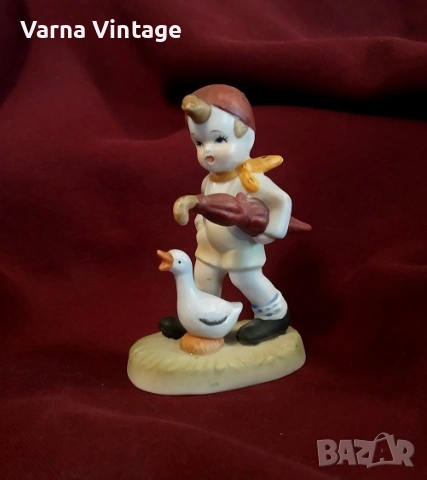 Колекционерска порцеланова фигурка на момче с чадър и гъска., снимка 6 - Антикварни и старинни предмети - 53282675