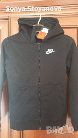 Суитшърт Найк за момче.Нов.