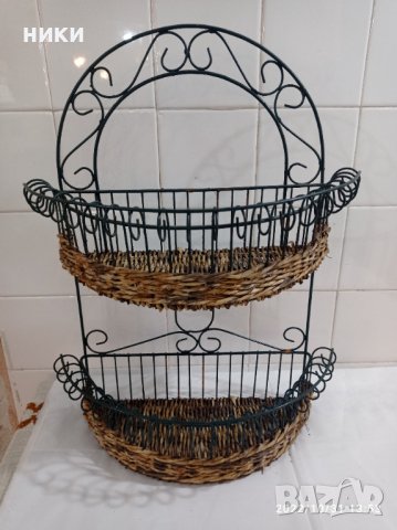 стилаж метален за стена 801