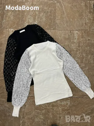 Блуза с пайети на ръкавите 