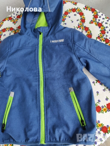 Детско яке със цип и мека подплата.