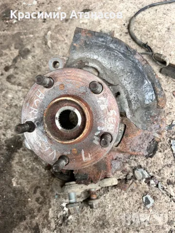 Шенкел главина предна ляв за Тойота Аурис. 1.6Vvti. 132кс. 2011г.