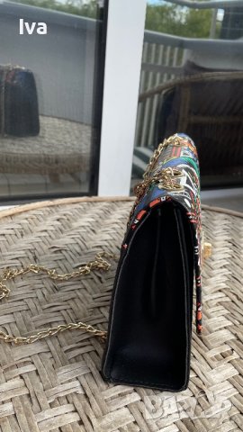 НАМАЛЕНА! Цветна дамска чанта с дълга златиста дръжка, снимка 4 - Чанти - 42957494