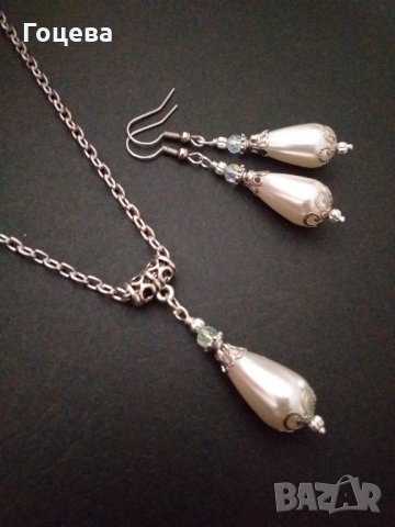 Красив комплект с бели перли капка, нежни кристалчета с орнаменти цвят Сребро, снимка 1 - Бижутерийни комплекти - 32636102