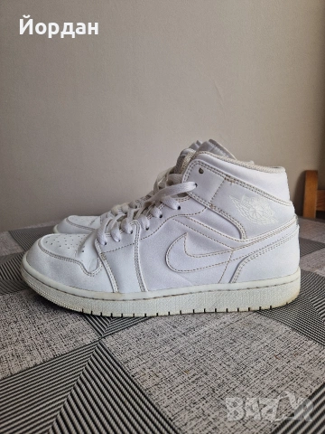 Кецове Nike Air Jordan 1 mid Triple White