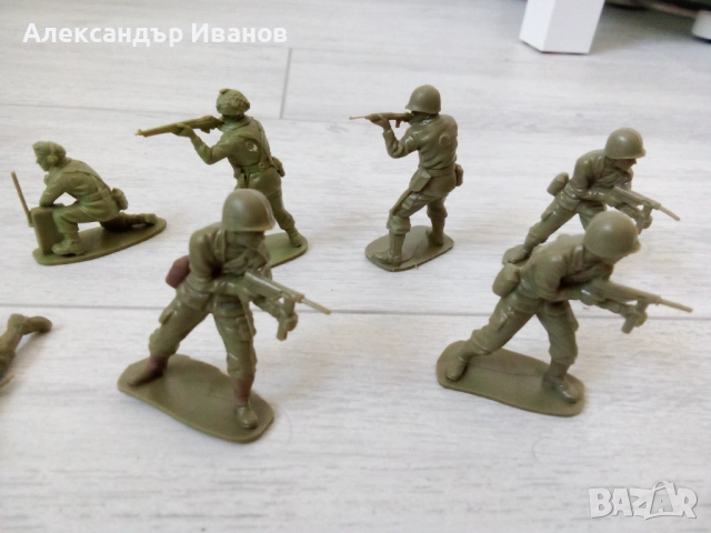 Лот стари,пластмасови войници от ВСВ. 1970-те г., снимка 10 - Колекции - 51891971