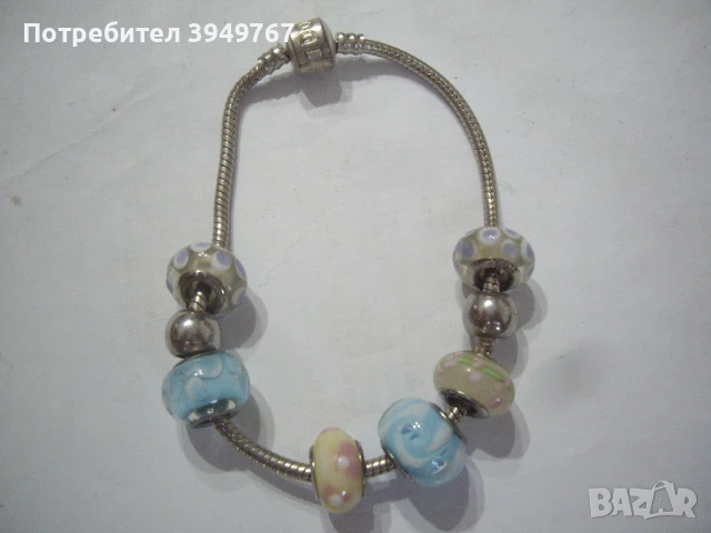 Сребърна гривна-пандора.