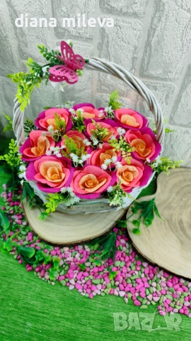 Кошничка  с 11 рози от креп хартия!!, снимка 3 - Декорация за дома - 51943481