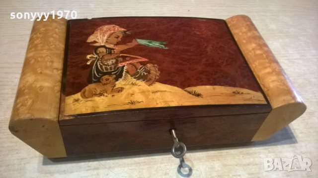 красива кутия с ключ-фурнир и лак-внос швеицария-24х13х7см, снимка 5 - Колекции - 28188390