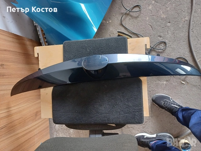 Toyota Auris спойлер заден багажник, снимка 4 - Части - 53582227