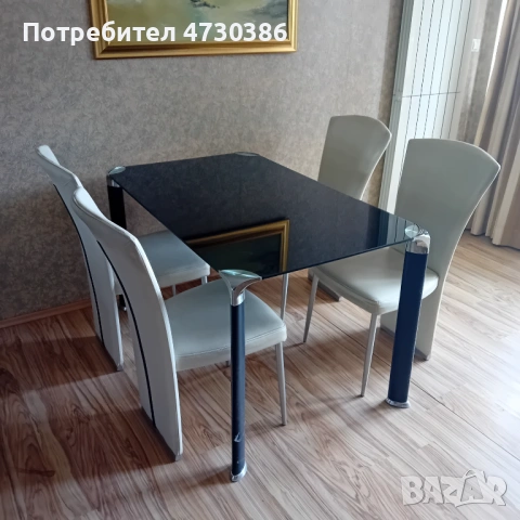 Продавам комплект стъклена маса (130х80) с 4 стола(еко кожа)