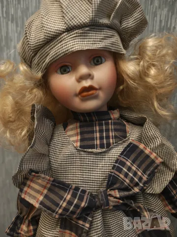 Колекционерска порцеланова кукла, снимка 3 - Колекции - 50317417