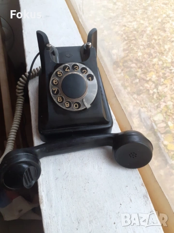 Стар бакелитен телефон, снимка 3 - Антикварни и старинни предмети - 53451414